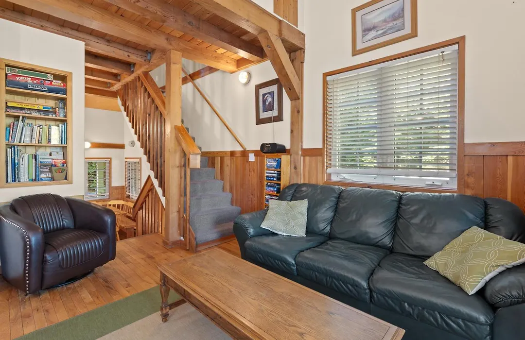 Hearth And Cove, Cabin With Water Access And Hot Tub-1