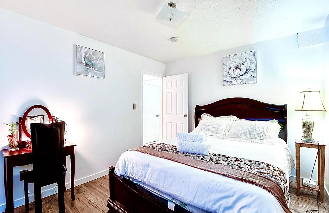 1Vancouver Guest House-1