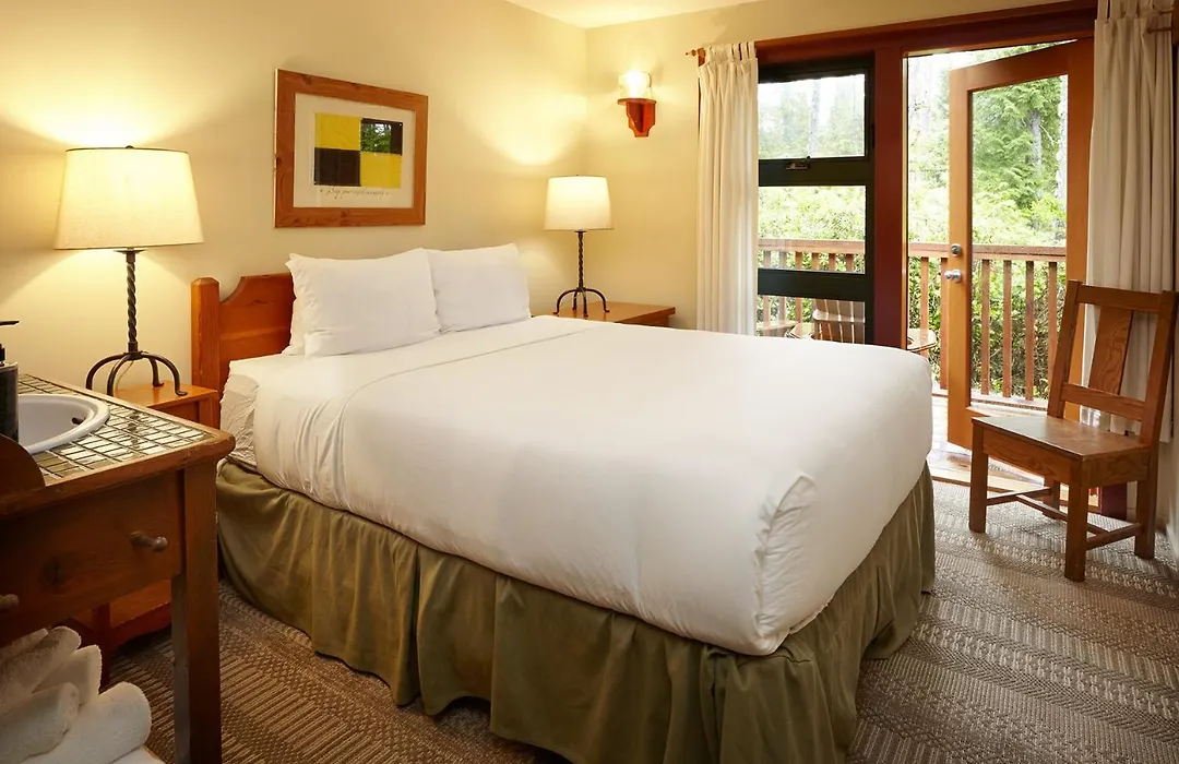 Middle Beach Lodge-1