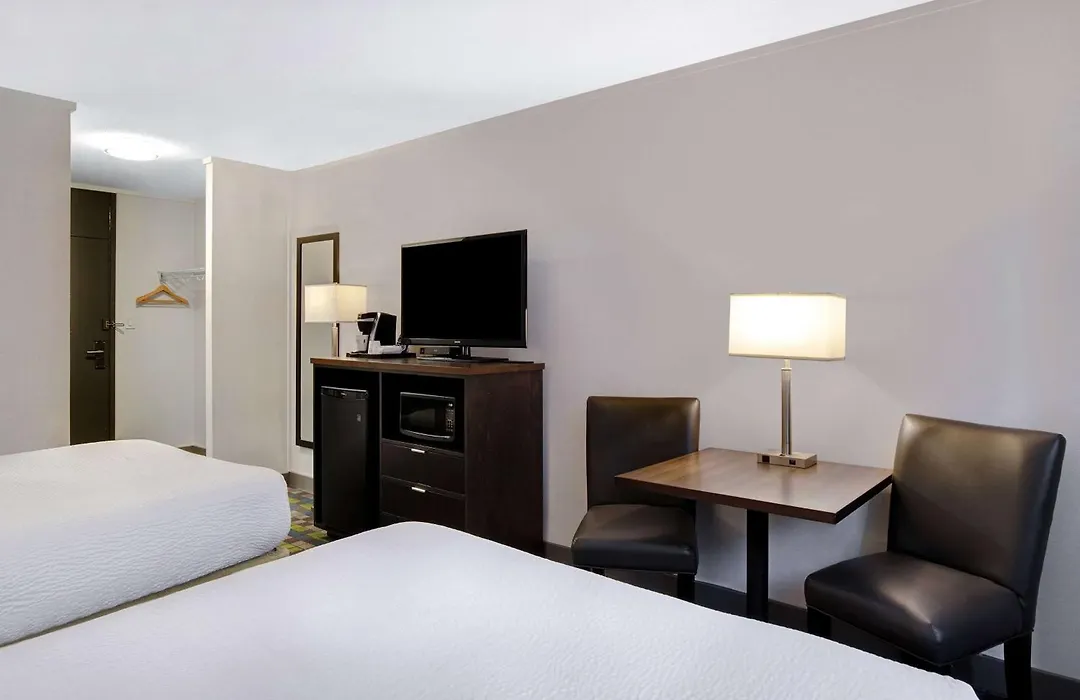 Days Inn By Wyndham Victoria Airport Sidney-1