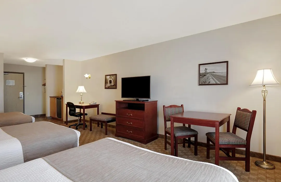 Days Inn By Wyndham Dawson Creek-1