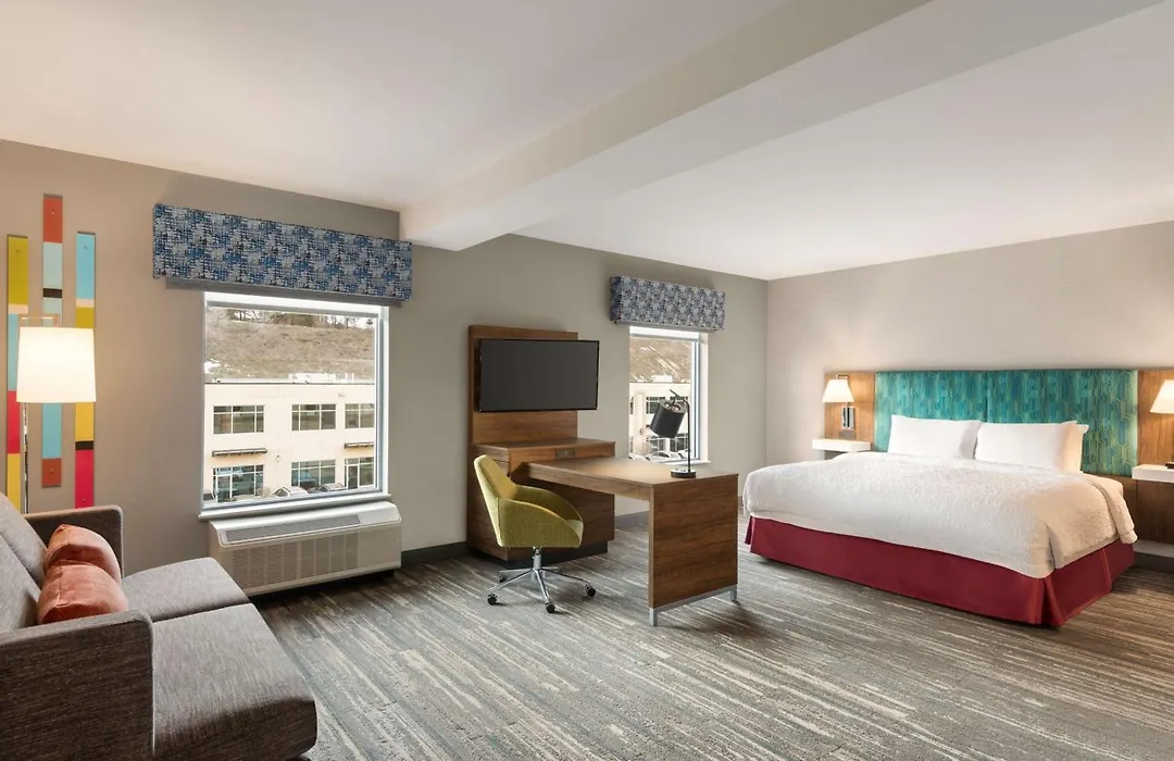 Hampton Inn & Suites Kelowna, British Columbia, Canada-1