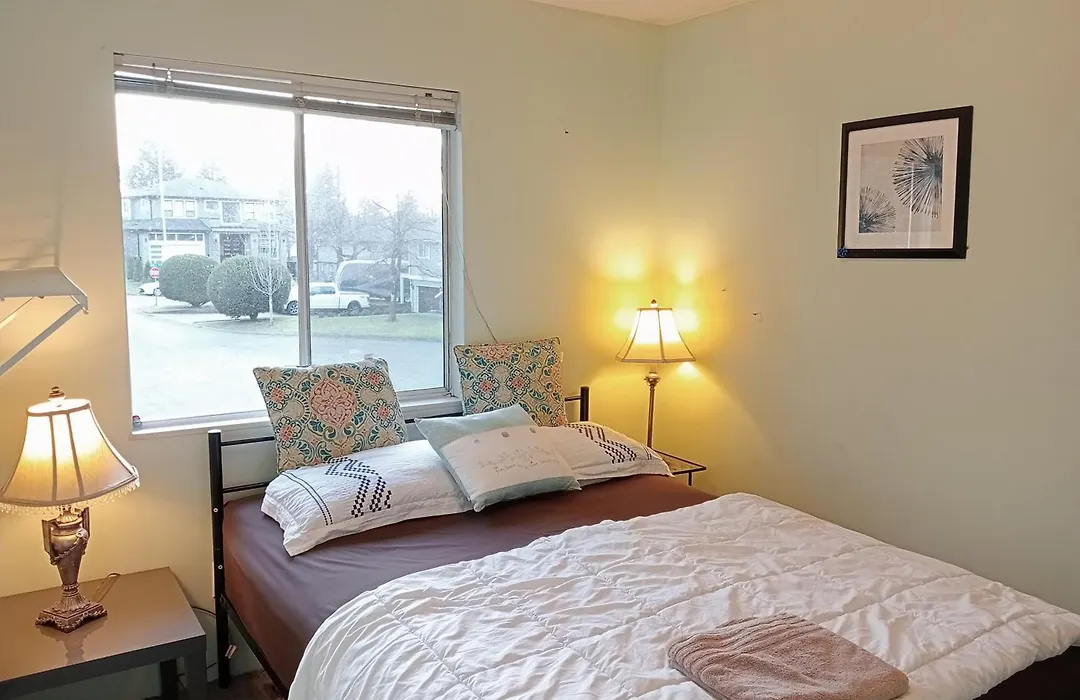 C3 Stylish & Charming Holiday Home - Great Location-1
