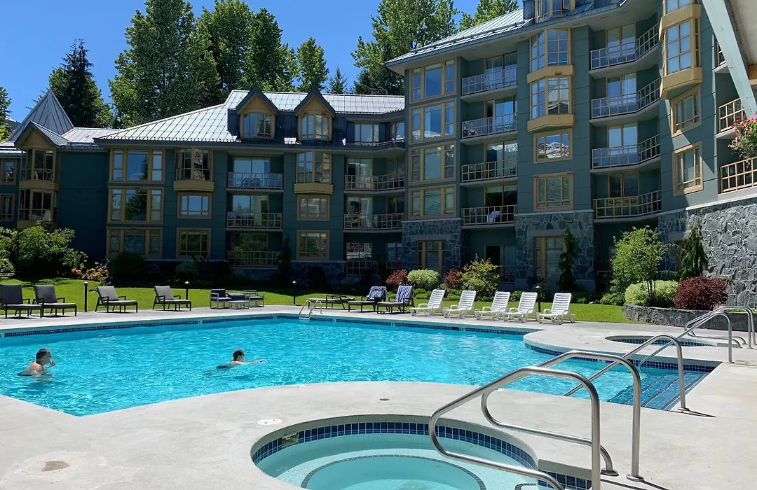 Cascade Lodge Whistler With Brand New Heat & Air Conditioning Pump, Front Desk Check In Services, Ski Valet Service, Bike Storage Room, Boot & Glove Dryer, 2 Hot Tubs, Year Round Heated Swimming Pool, Gym, Sauna, Change Rooms & Showers, Wifi & Cable-1