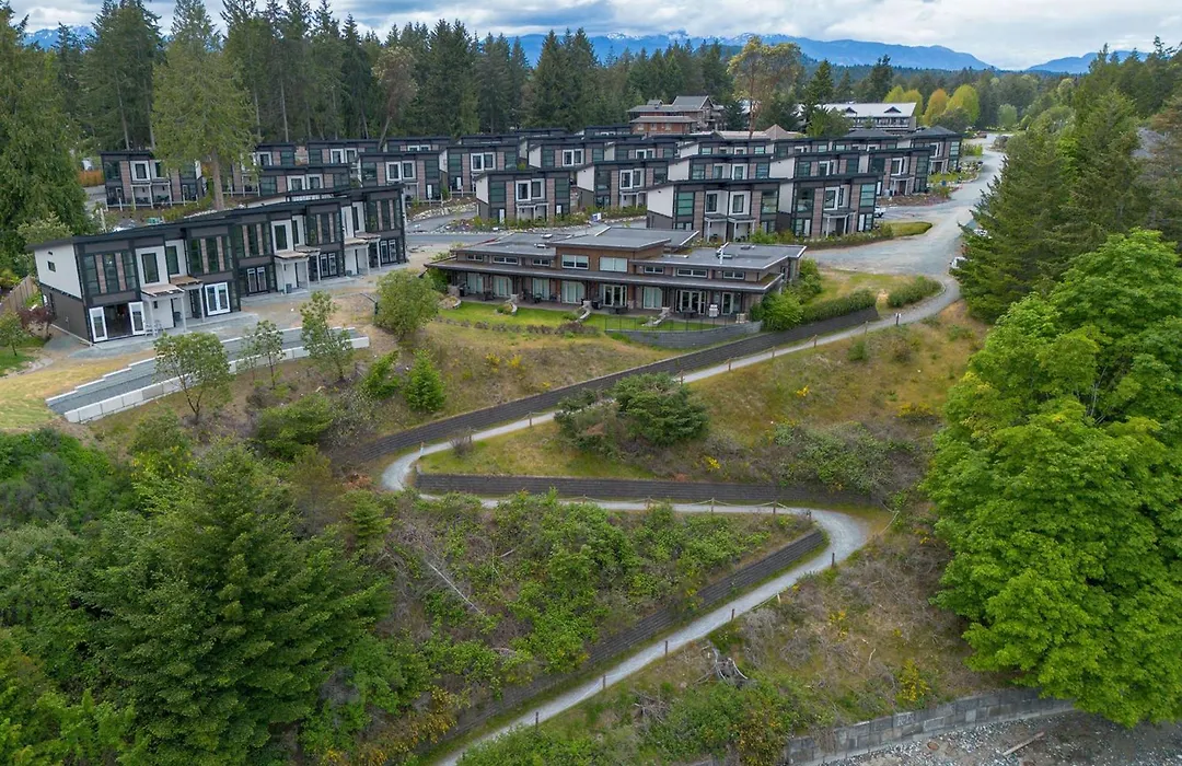 Sunrise Ridge Waterfront Resort-1