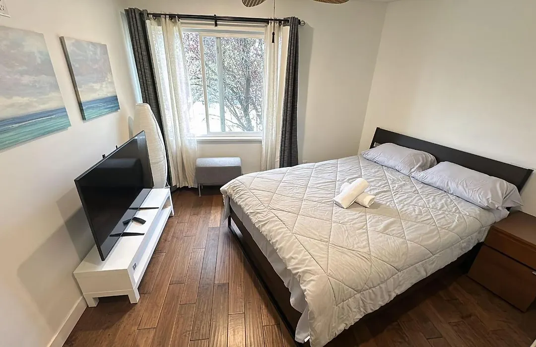 5 Mins Walk To Skytrain Station-1