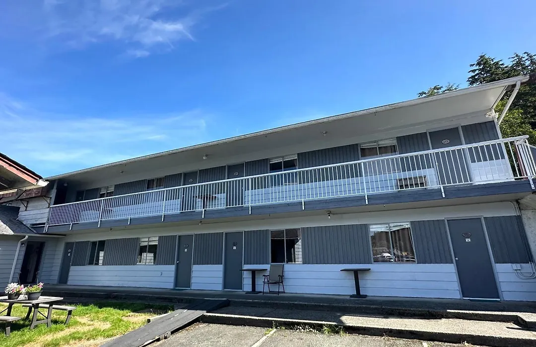 Island West Resort-Motel-1