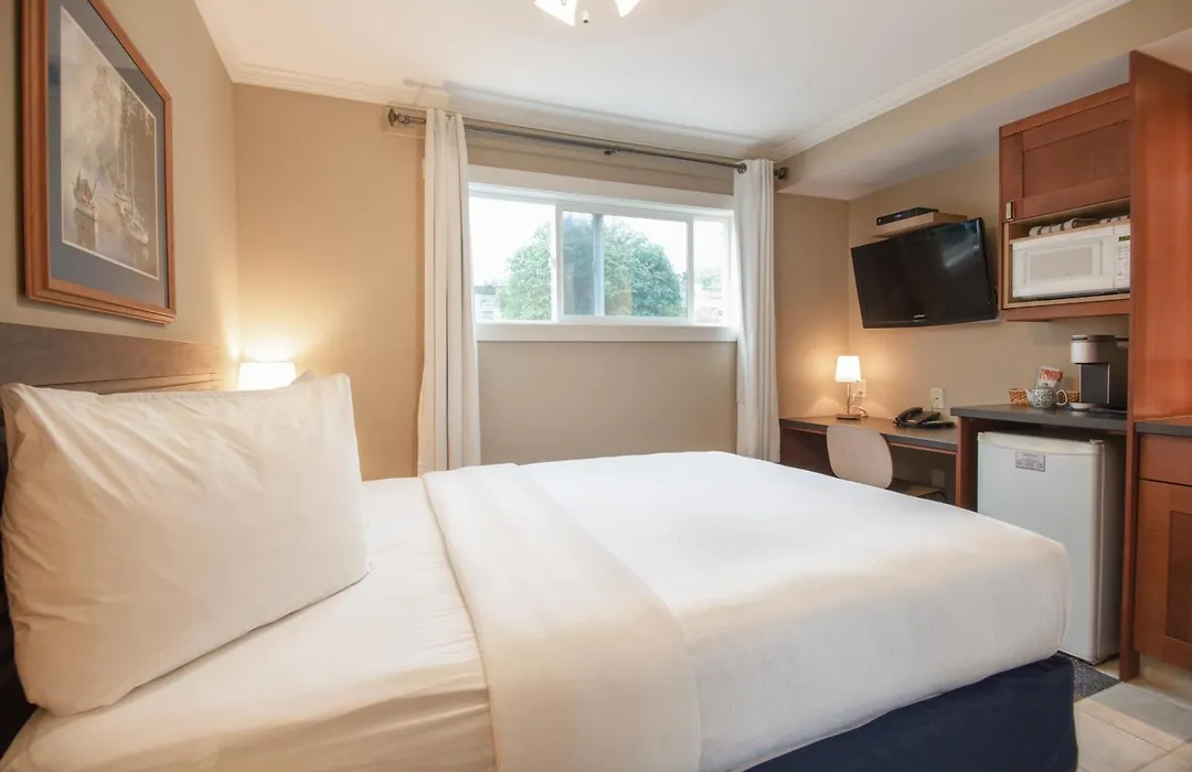 Buccaneer Inn-1