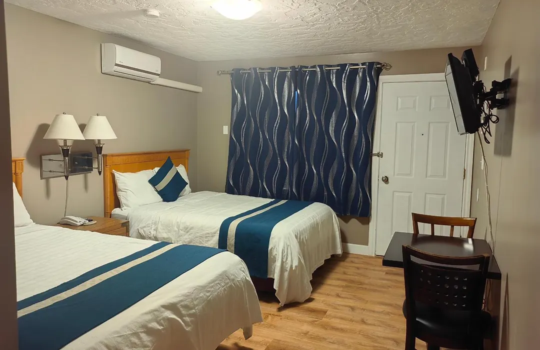 Harbour Light Motel-1