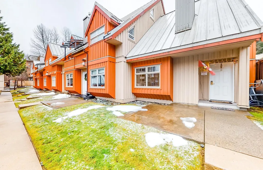 Lake Placid Coach House 16-1