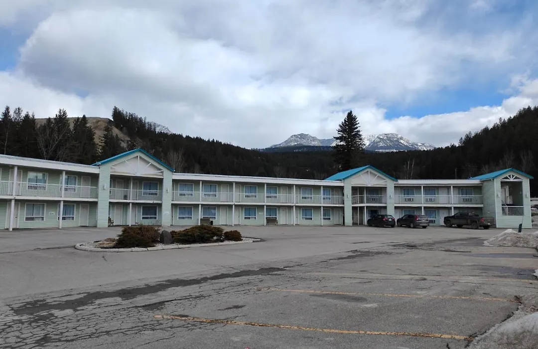 Ponderosa Motor Inn-1