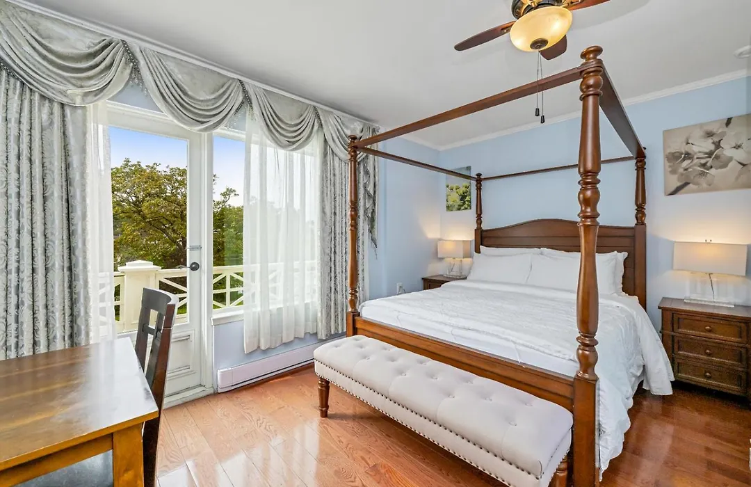 Lipton Place By Elegant Waterfront-1