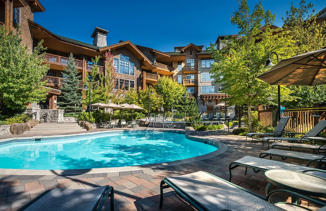 First Tracks Lodge, By Lodging Ovations-1