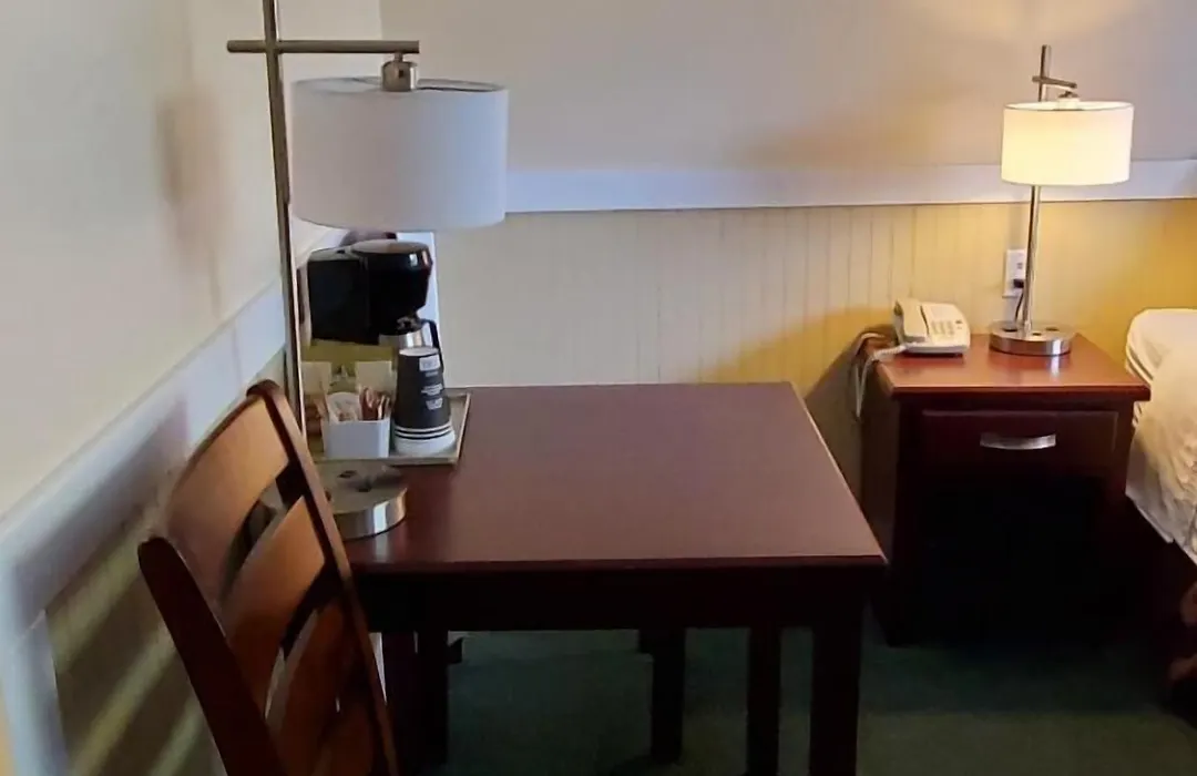 Comox Valley Inn & Suites-1