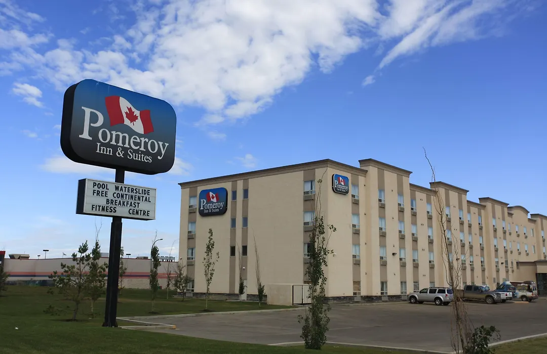 Pomeroy Inn And Suites Dawson Creek-1
