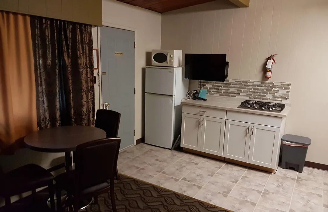 Holiday Motel & Rv Resort-1