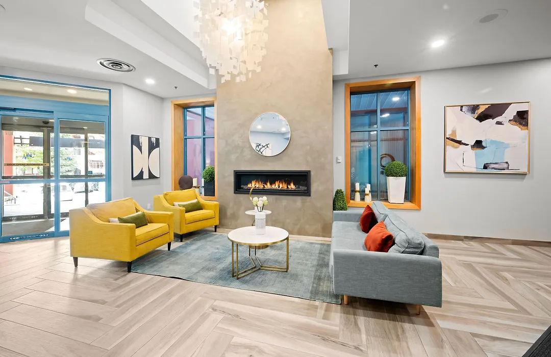 Beautiful Whistler Village Alpenglow Suite Queen Size Bed Air Conditioning Cable And Smarttv Wifi Fireplace Pool Hot Tub Sauna Gym Balcony Mountain Views-1