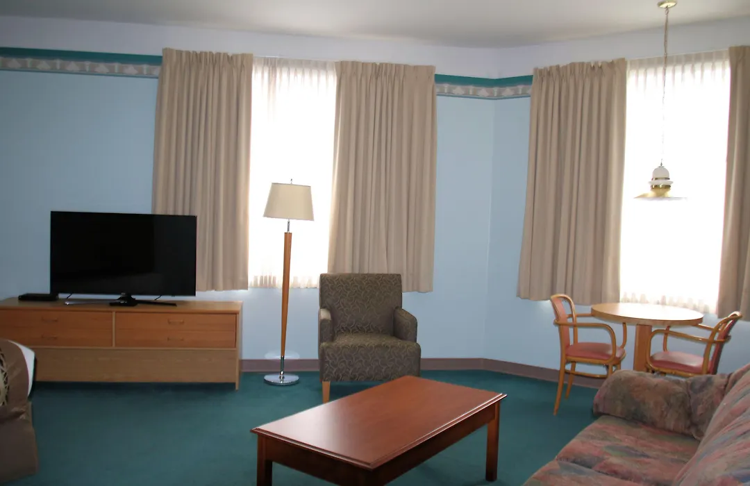 The Cedars Inn Hotel & Convention Centre-1