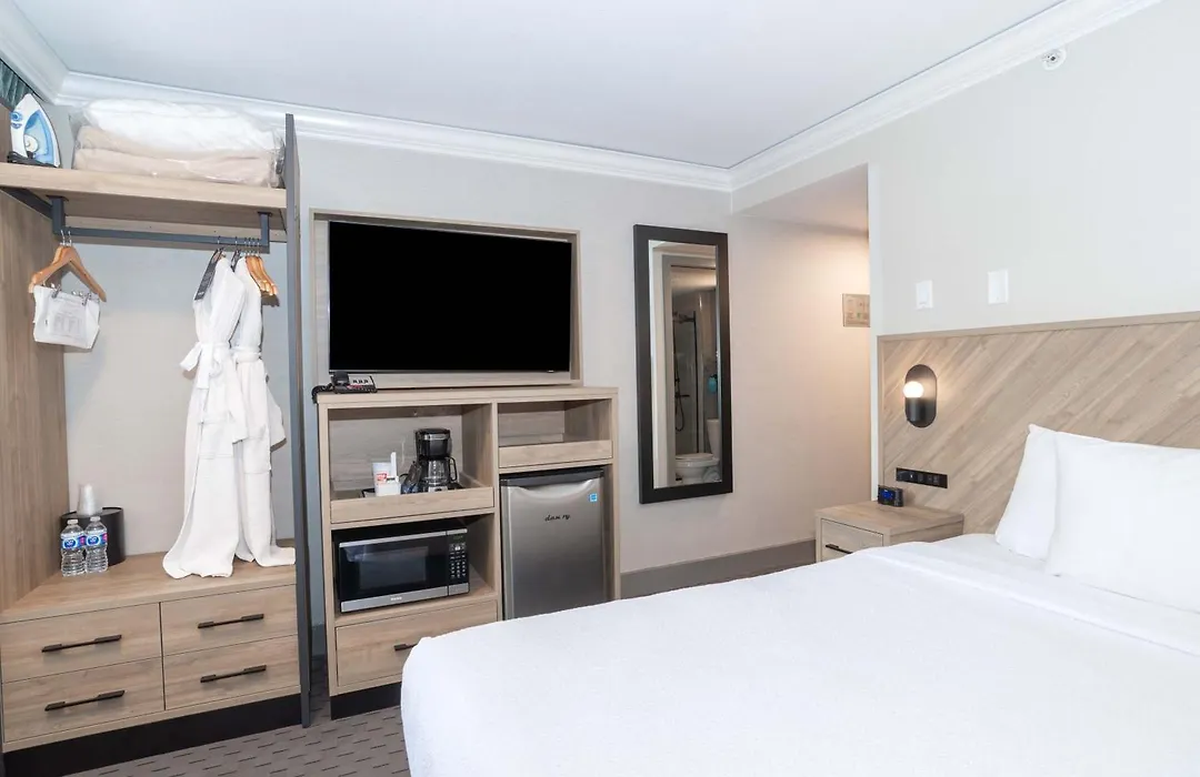 Sandman Signature Vancouver Downtown Hotel-1