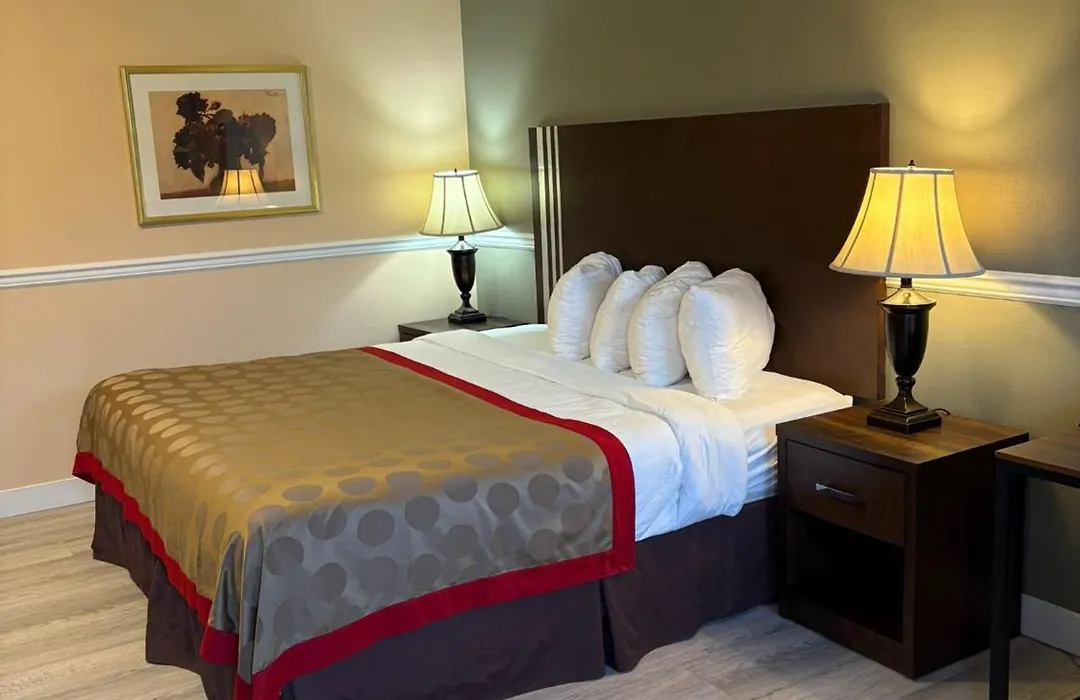 Grand Forks Inn-1
