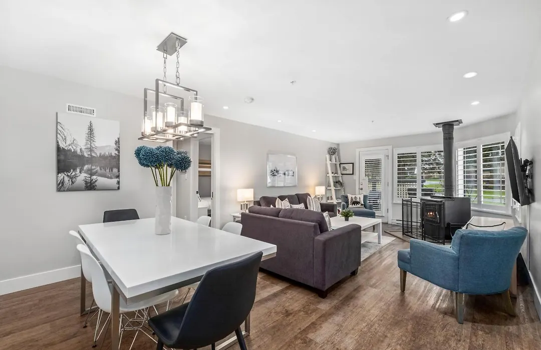 2Br In Snowberry, Wood Burning Fireplace, Modern Finishes, Parking, Ski Hill Shuttle-1