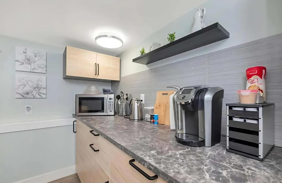 Quaint 1 Bedroom Lower Suite In Victoria, Bc-1