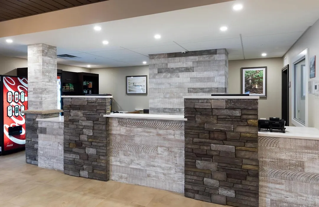 Ramada By Wyndham Revelstoke-1