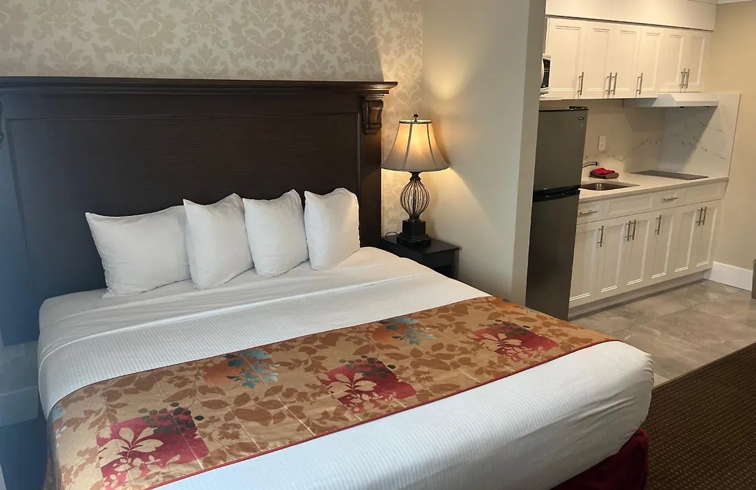 Arbutus Inn-1