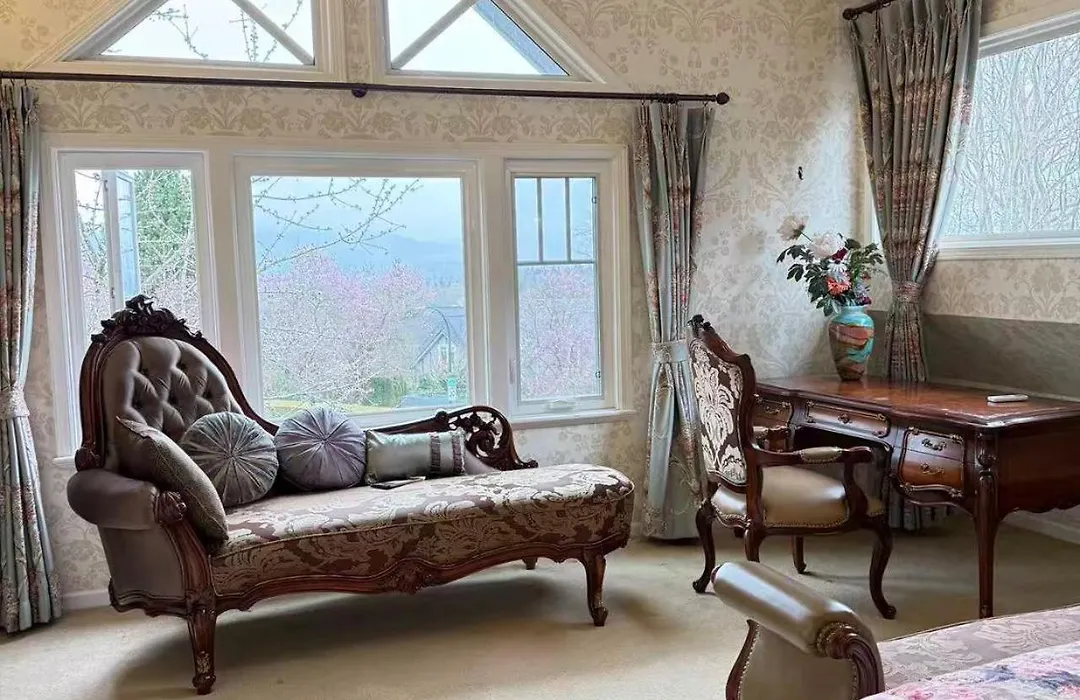 Cozy Dunbar 5 Beds Home With Views-1