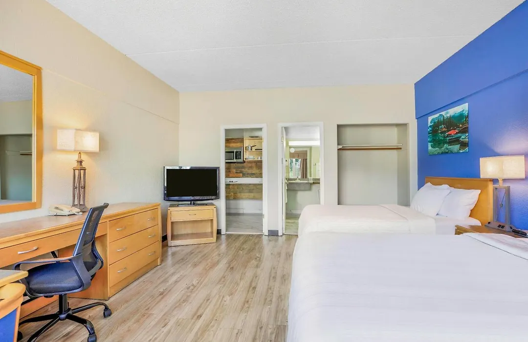 Days Inn By Wyndham Golden-1