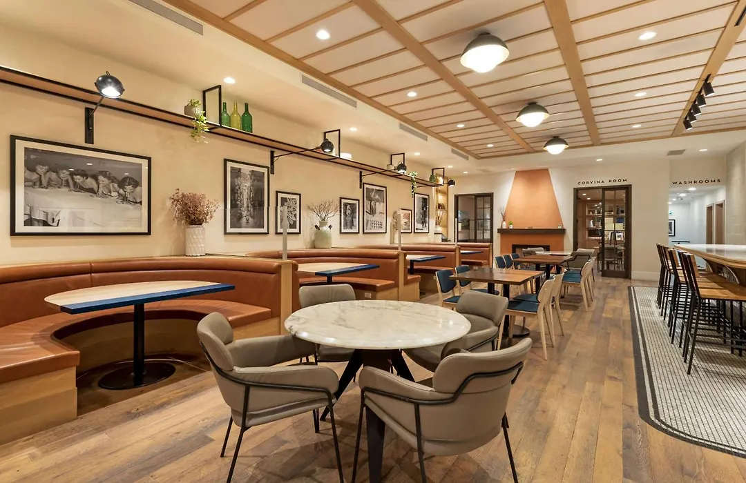 Best Western Plus Baker Street Inn-1