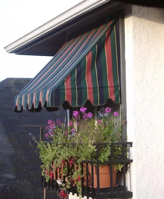 Heathergate Cottage And Suites-1