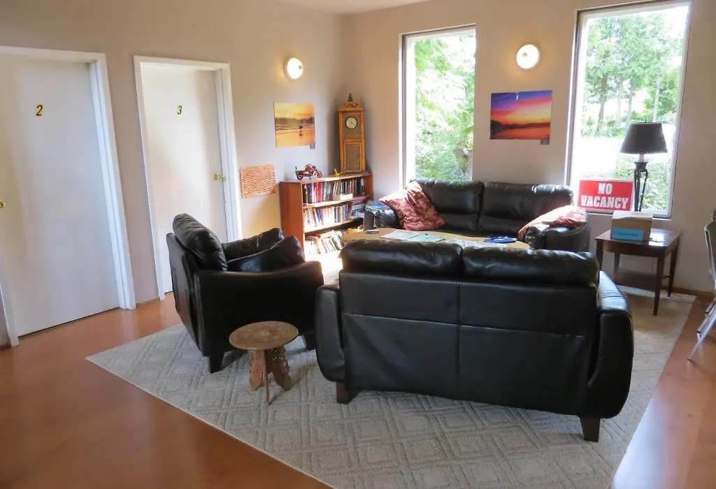 C&N Backpackers - Ucluelet-1