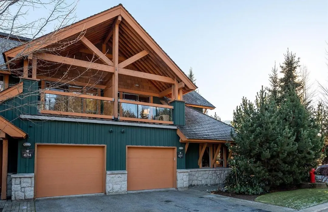 Stunning Chalet Style Townhouse W/ Private Hot Tub-1