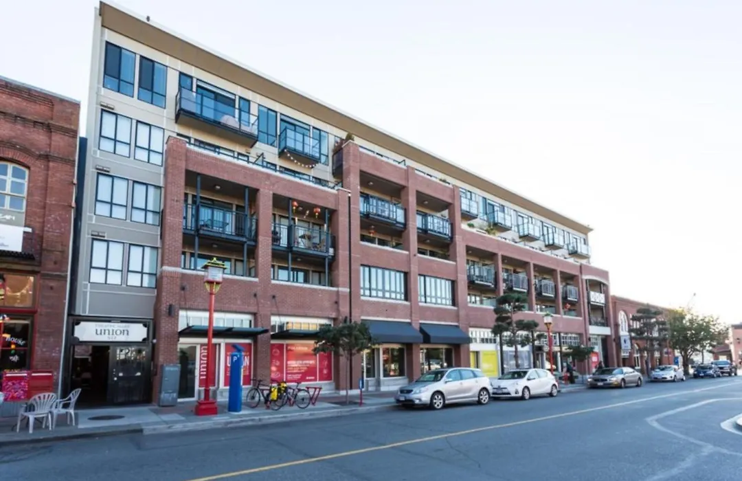 Beautiful 5 Star Home Minutes From City Centre, Vancouver Island Apartment 1003-1