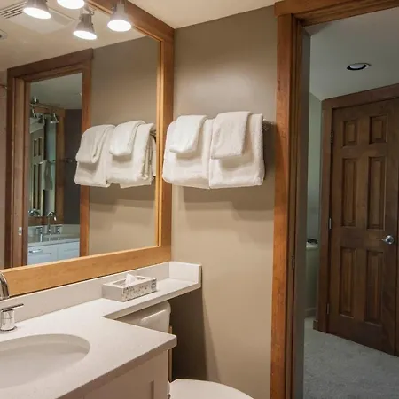Ski In Ski Out Apartment With Pool And Hot Tub By Harmony Whistler-3