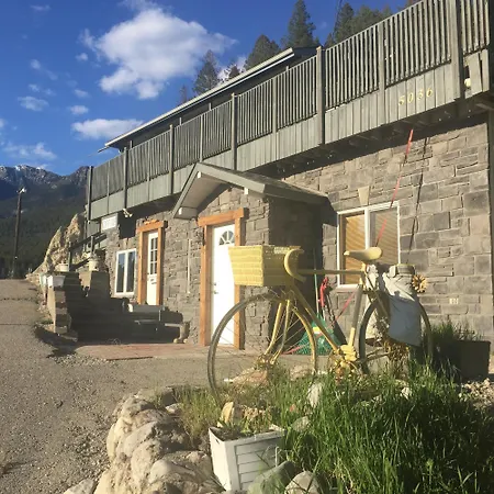 Cross Suite - Mistyriver Lodge-3