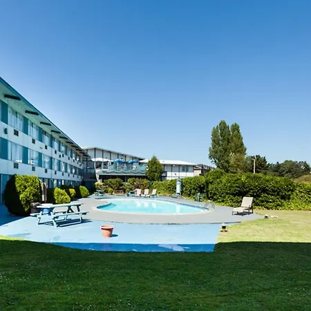 Howard Johnson By Wyndham Nanaimo Harbourside-3