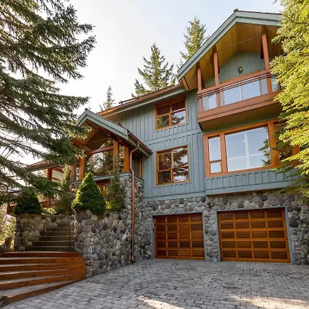 Luxury 5 Bedroom Blueberry Chalet-2