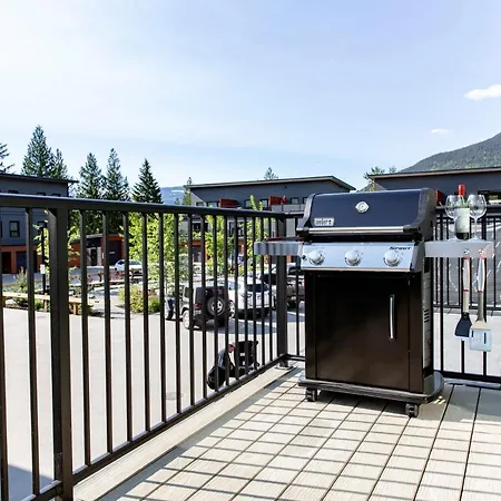 Revy Pow Pad - Private Hot Tub, 3 Bedroom Condo-2