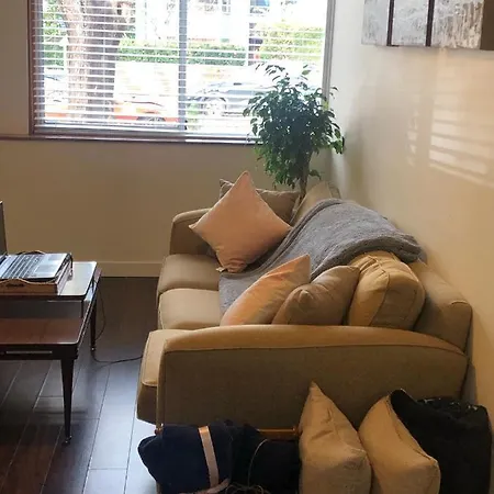 Quiet-Comfy 3 Bedroom House On A Tree Lined Street In Kitsilano-3