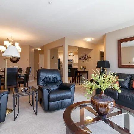 Luxury 2Br W Balcony Overlooking The Empress-3