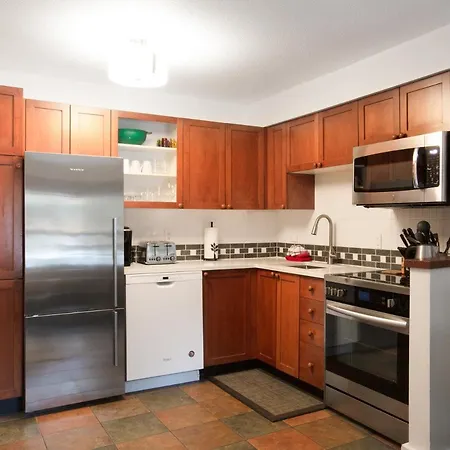 Attractive Townhouse In Whistler Village With Hot Tub-3