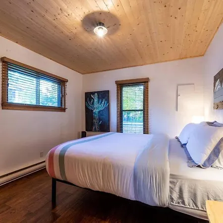 Knotty Pine Lodge-2