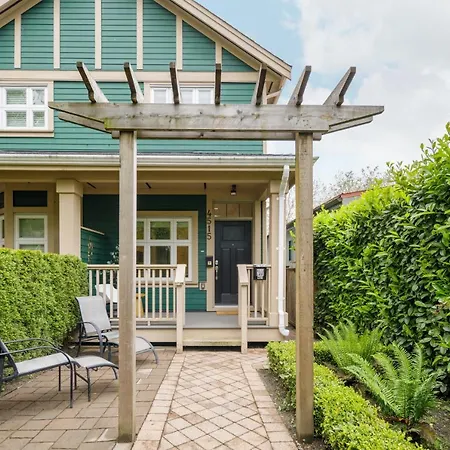 Spacious 5-Bedroom Home In Convenient Vancouver-2