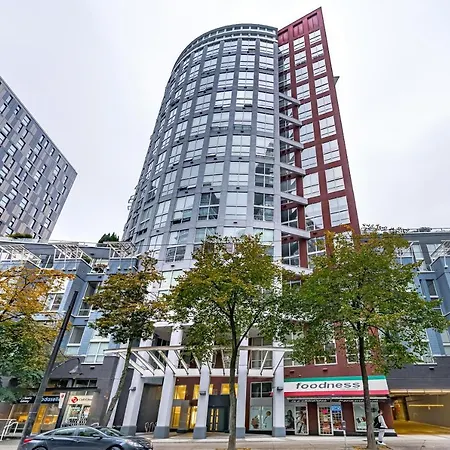 Rare Find Loft With Full Kitchen At Heart Of Downtown-3