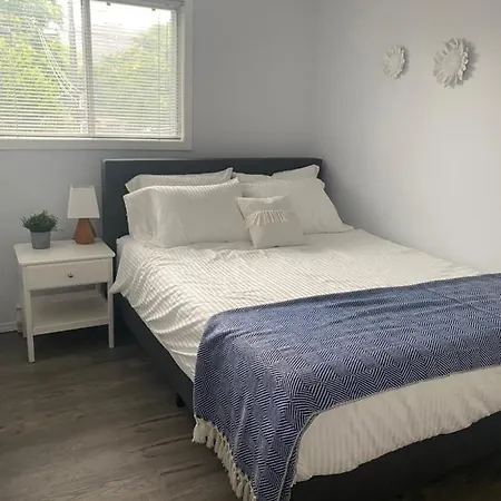Heart Of Downtown Kelowna Close To Lake 3 Bedrooms-2