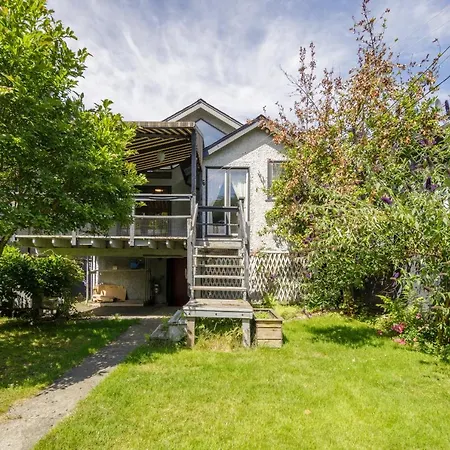 Cozy 3-Bedrooms Home In Vancouver-2