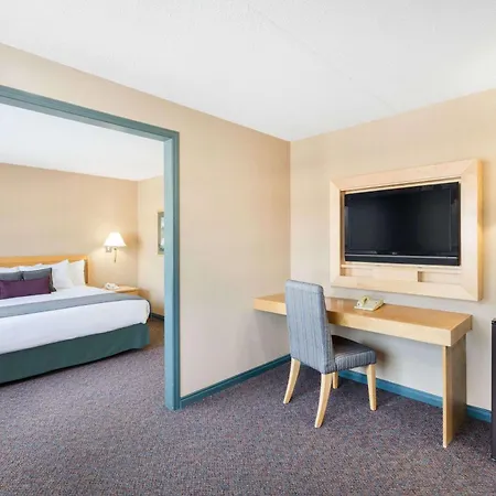 Ramada Plaza By Wyndham Prince George-2