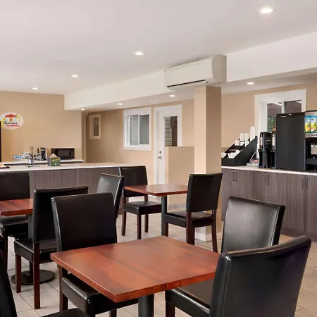 Super 8 By Wyndham Courtenay-3